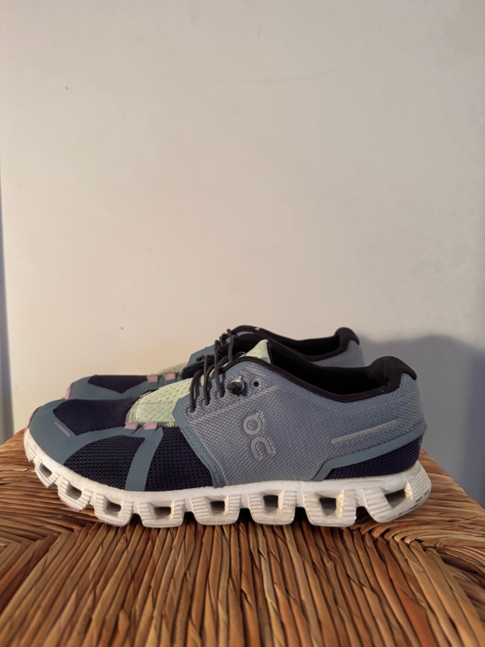 On Cloud Sneakers in Navy, Light Blue & Mint size 7